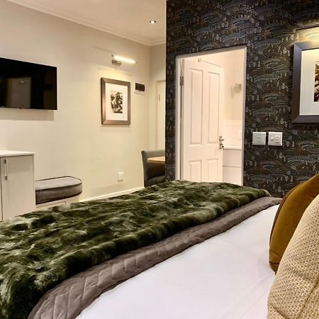 Alluvia Boutique Winery & Luxury Accommodation Стелленбос Номер фото A bedroom at the hotel