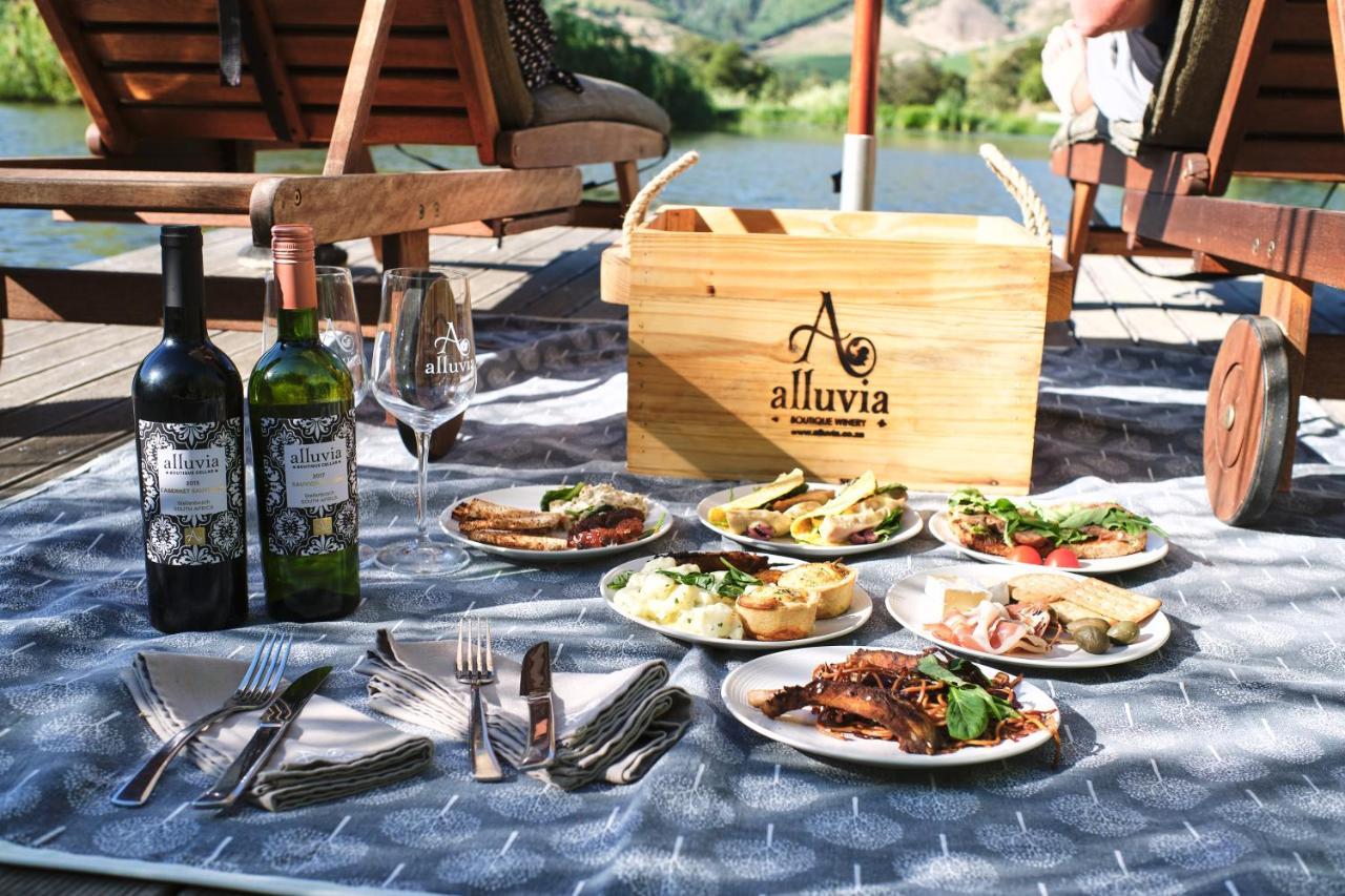 Alluvia Boutique Winery & Luxury Accommodation Стелленбос Екстер'єр фото Picnic at the winery
