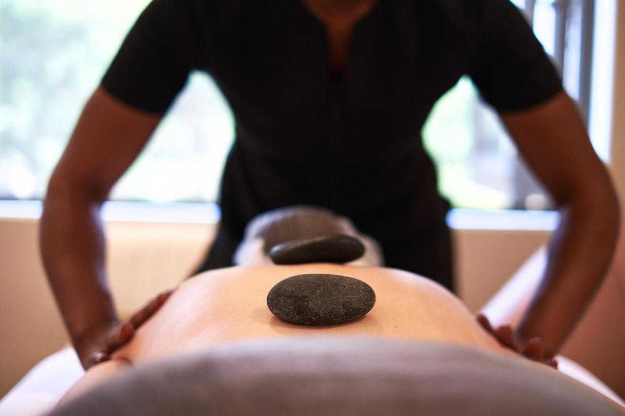 Alluvia Boutique Winery & Luxury Accommodation Стелленбос Екстер'єр фото Hot stone massage