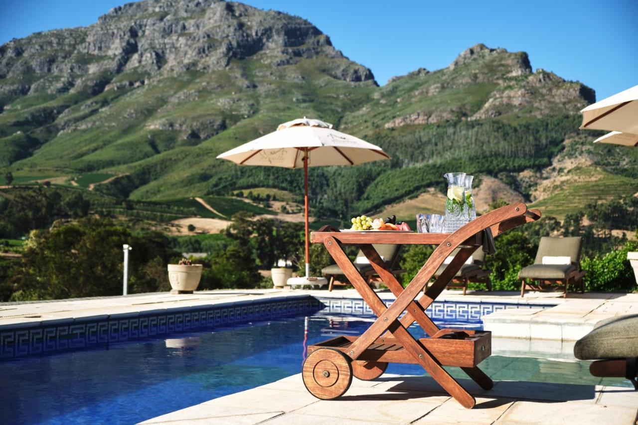 Alluvia Boutique Winery & Luxury Accommodation Стелленбос Екстер'єр фото A poolside bar cart