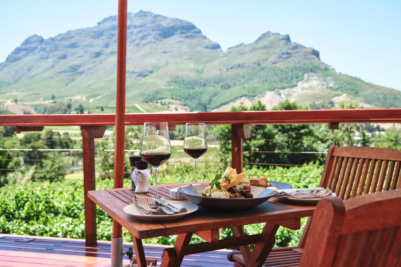 Alluvia Boutique Winery & Luxury Accommodation Стелленбос Екстер'єр фото Wine tasting at a South African winery