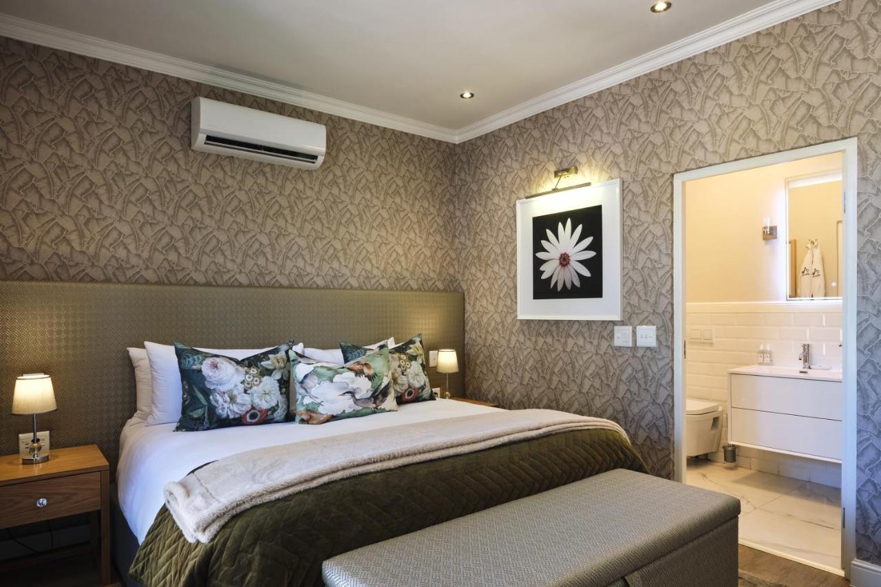 Alluvia Boutique Winery & Luxury Accommodation Стелленбос Екстер'єр фото A bedroom at the Cape Heritage