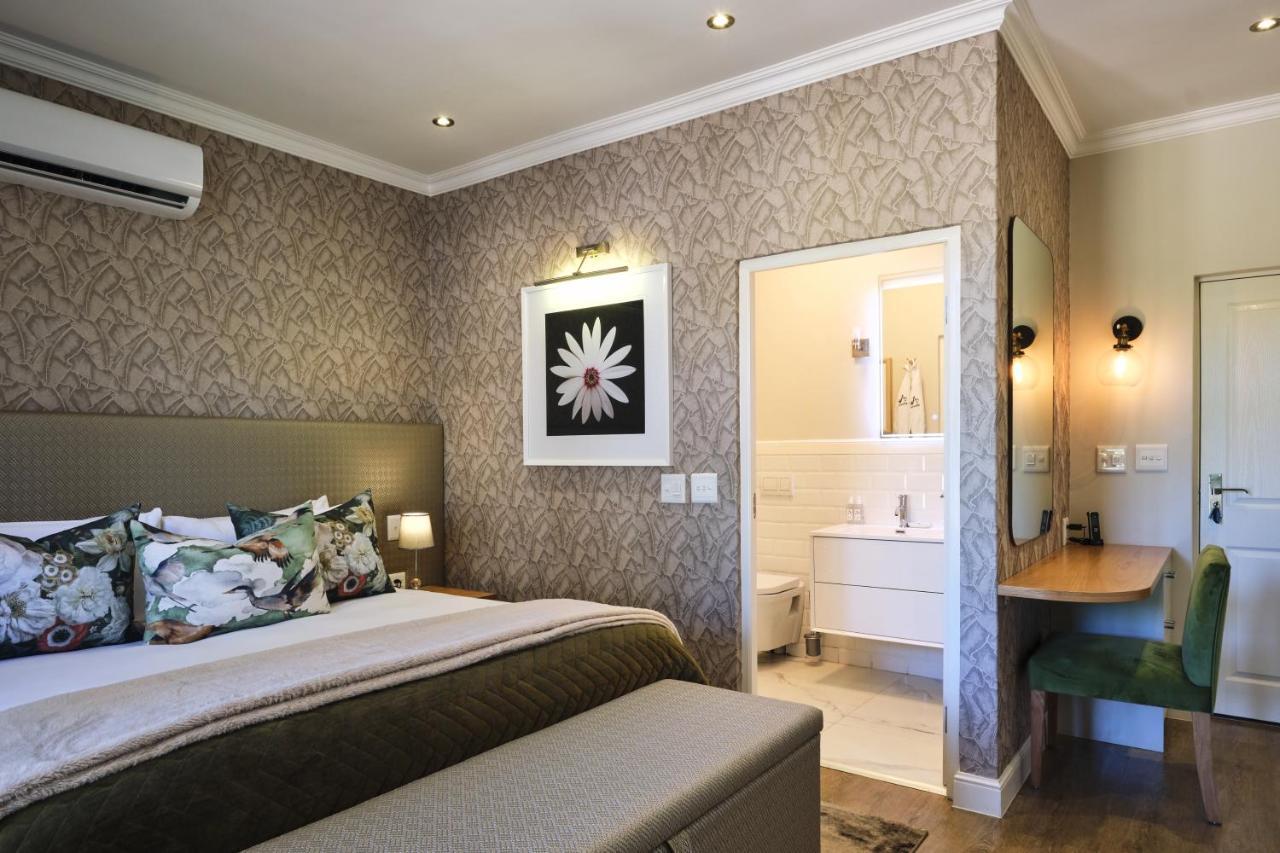 Alluvia Boutique Winery & Luxury Accommodation Стелленбос Екстер'єр фото A bedroom at the Cape Heritage