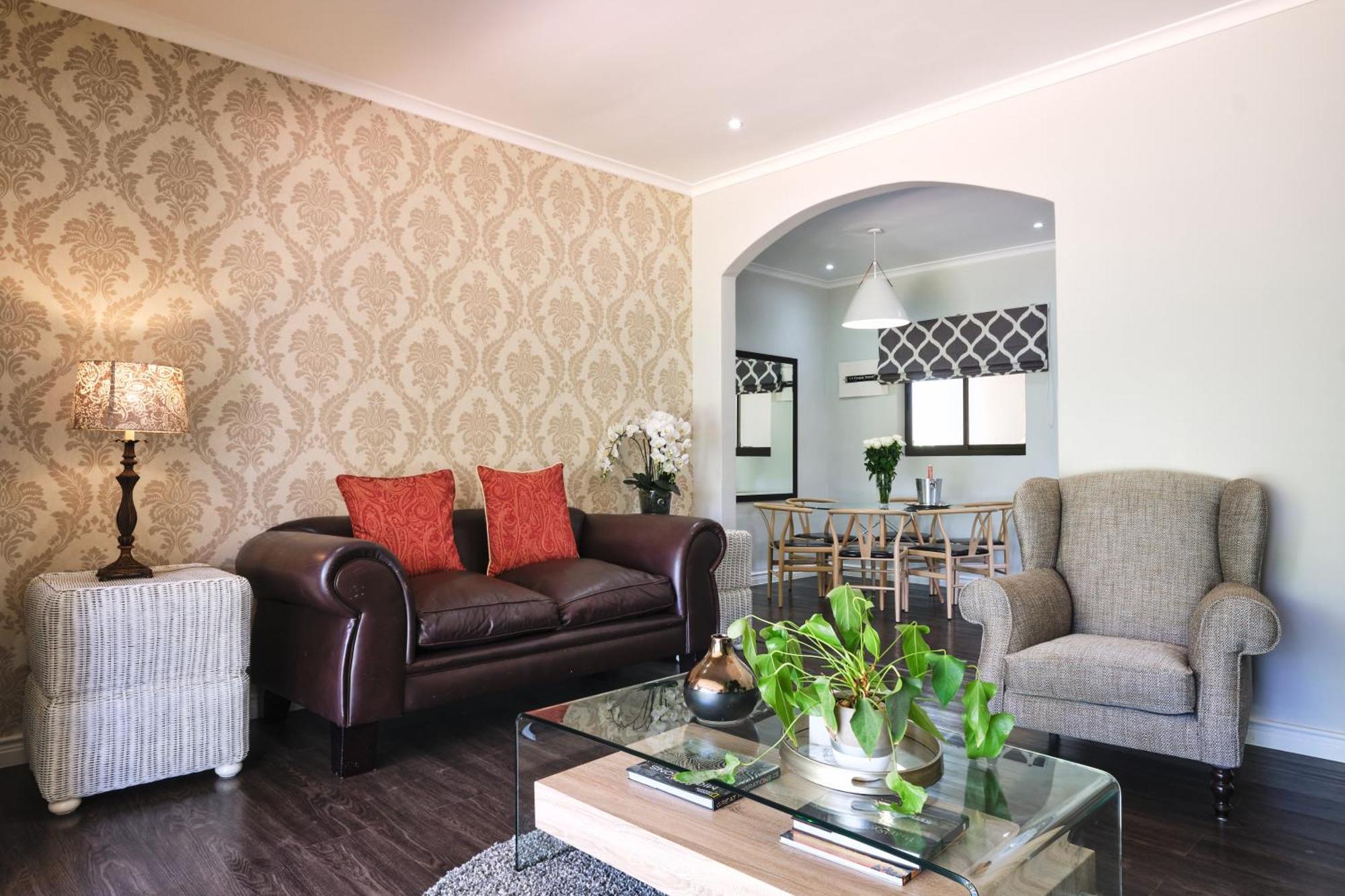 Alluvia Boutique Winery & Luxury Accommodation Стелленбос Номер фото A living room with a couch and two armchairs
