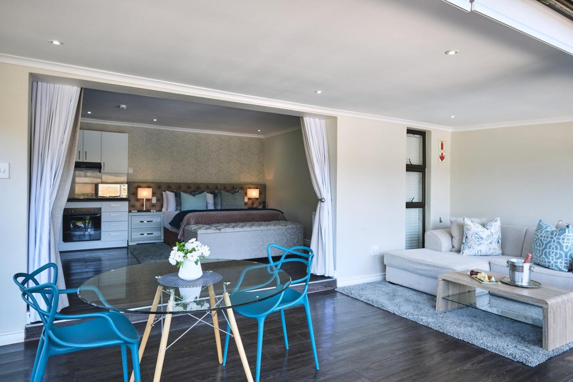 Alluvia Boutique Winery & Luxury Accommodation Стелленбос Номер фото A studio apartment in Cape Town, South Africa
