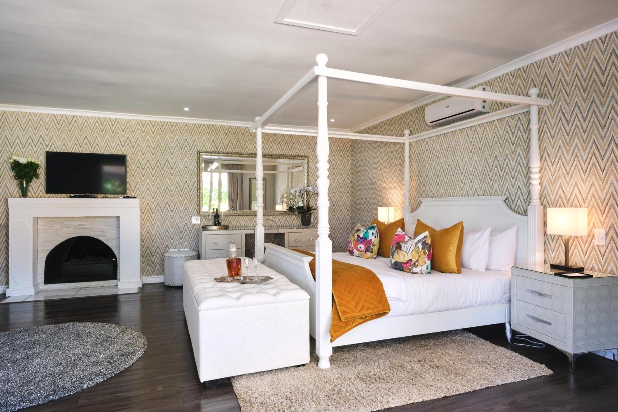 Alluvia Boutique Winery & Luxury Accommodation Стелленбос Номер фото A bedroom at the Cape Heritage