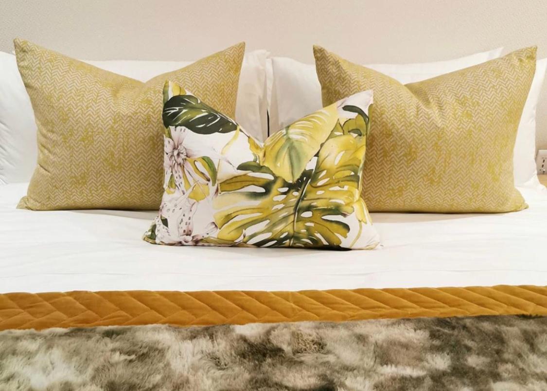 Alluvia Boutique Winery & Luxury Accommodation Стелленбос Номер фото A bed with decorative pillows