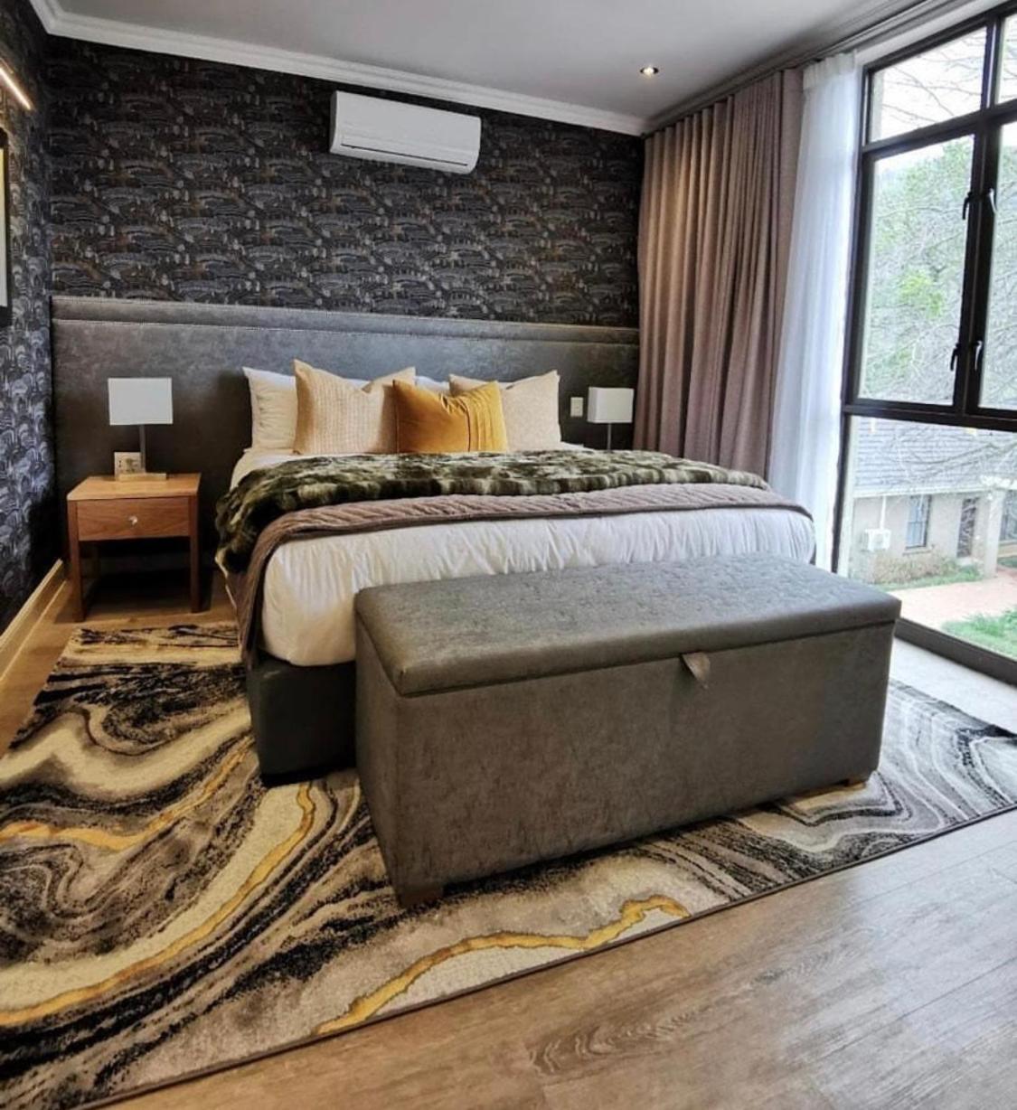 Alluvia Boutique Winery & Luxury Accommodation Стелленбос Номер фото A bedroom with a storage bench