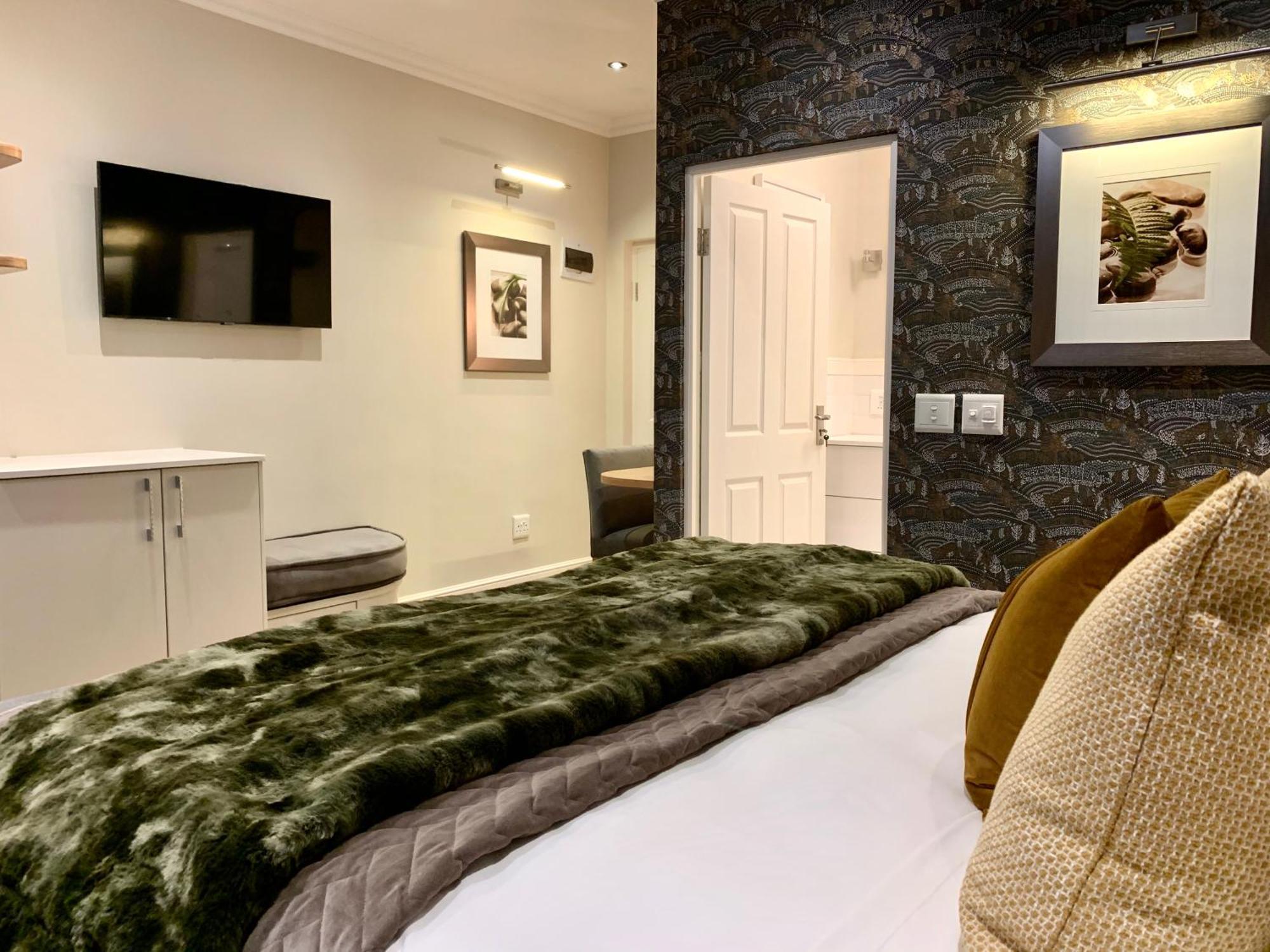 Alluvia Boutique Winery & Luxury Accommodation Стелленбос Номер фото A bedroom at the hotel